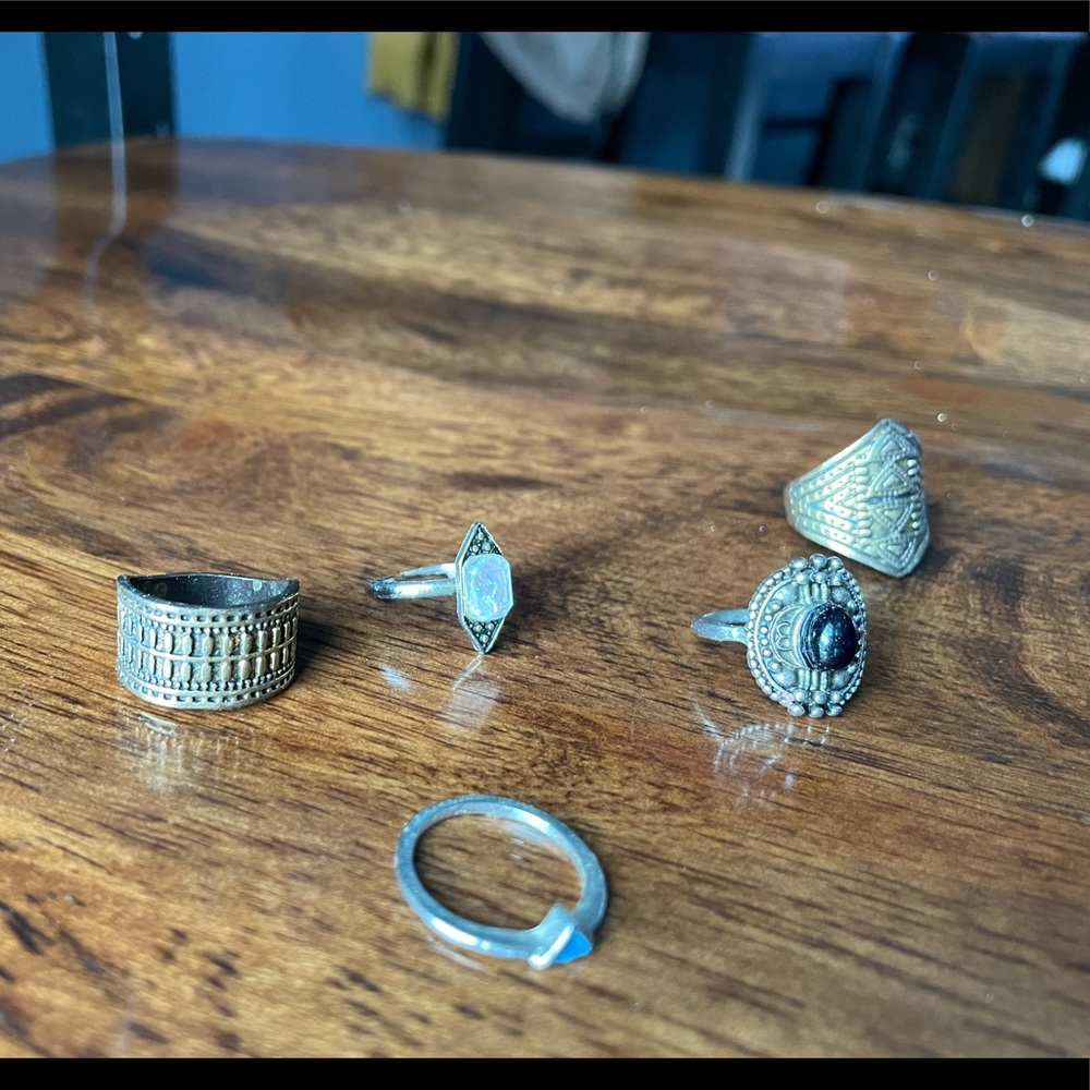 Costume jewelry ring set of 5